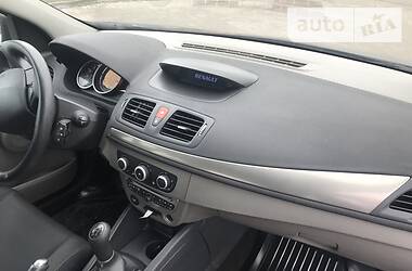 Хетчбек Renault Megane 2011 в 