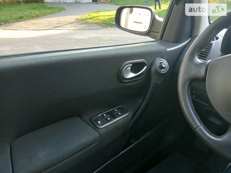 Седан Renault Megane 2004 в Чернигове