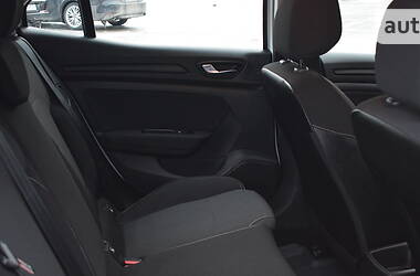 Хэтчбек Renault Megane 2016 в 