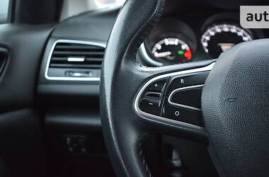 Хэтчбек Renault Megane 2016 в 