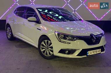 Хэтчбек Renault Megane 2016 в 