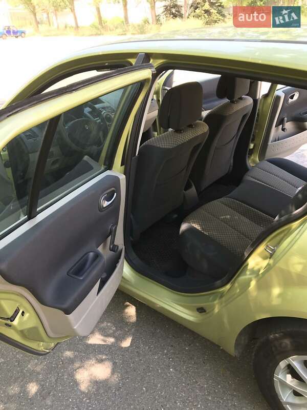Хетчбек Renault Megane 2004 в Кривому Розі