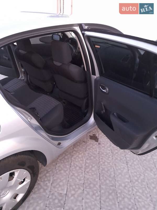 Седан Renault Megane 2006 в Ужгороді