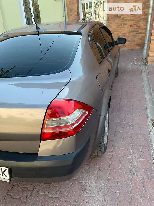 Седан Renault Megane 2008 в Нововолынске