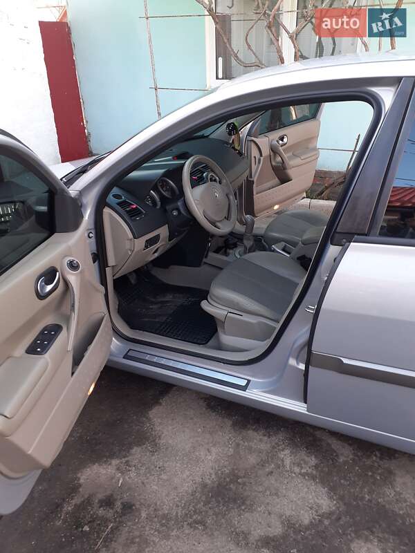 Седан Renault Megane 2004 в Ахтырке