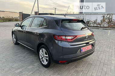 Хэтчбек Renault Megane 2016 в 