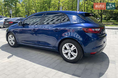 Хэтчбек Renault Megane 2016 в 