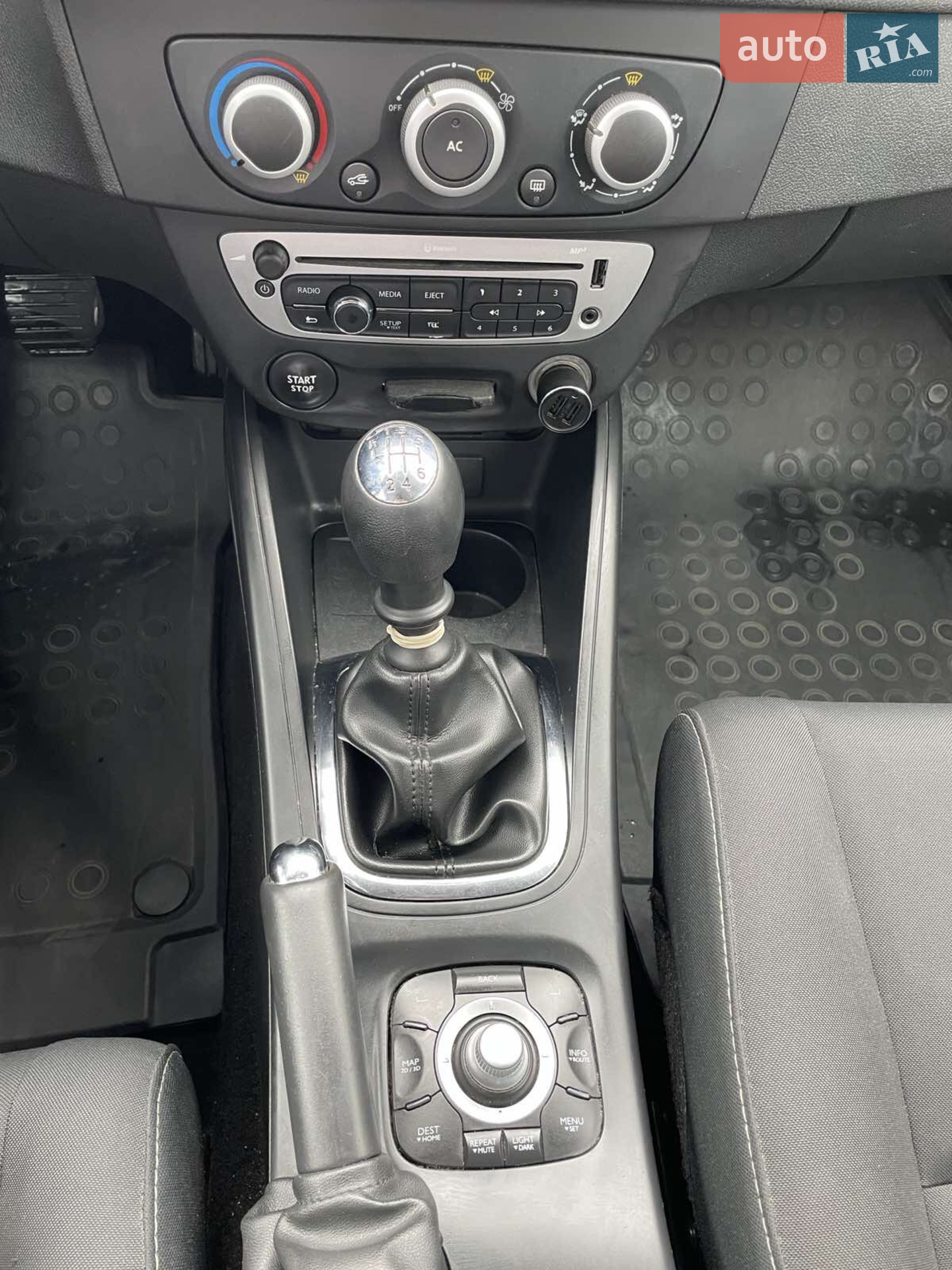2012 Renault Megane - мініатюра 11