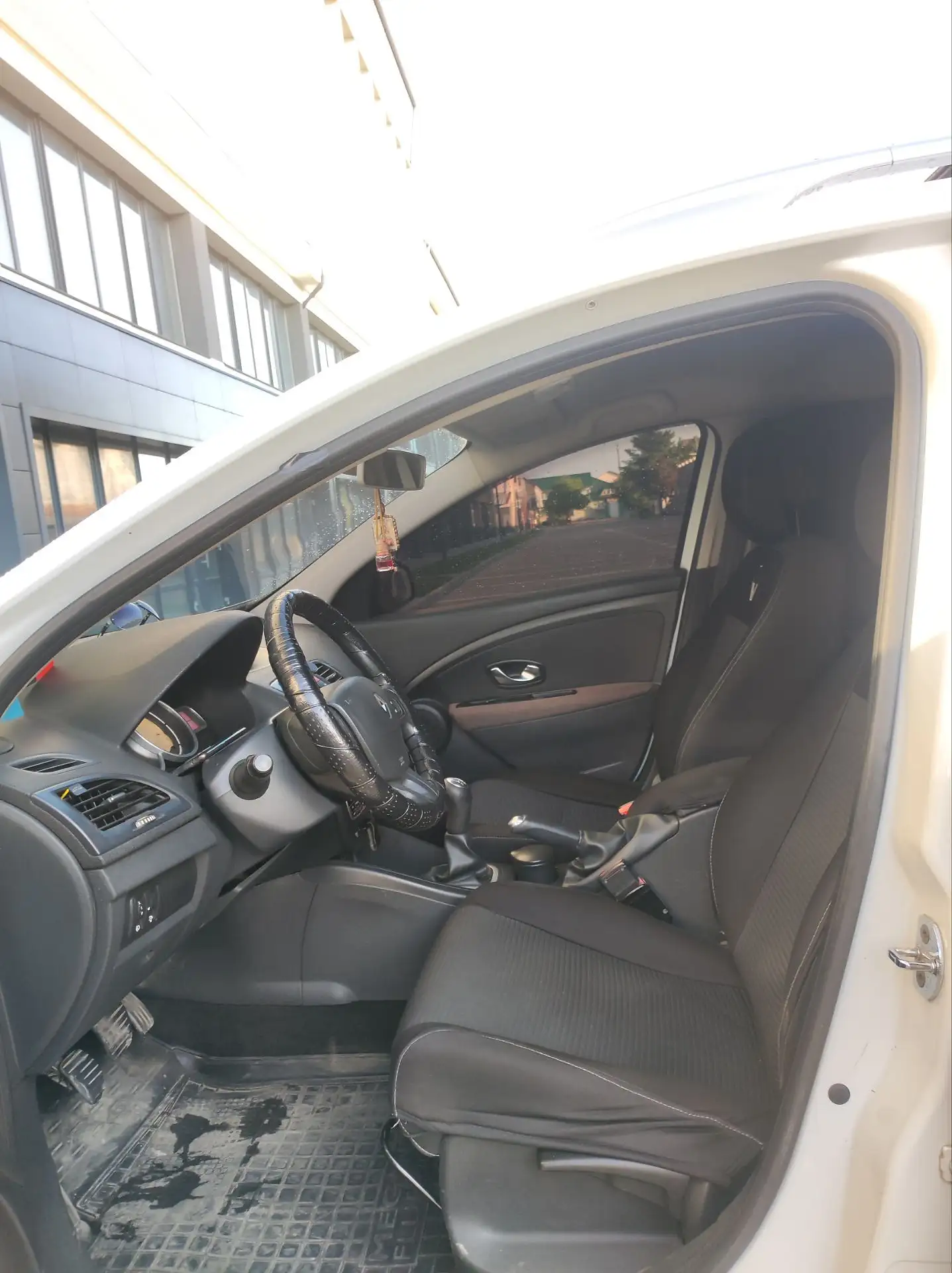 2010 Renault Megane - мініатюра 42
