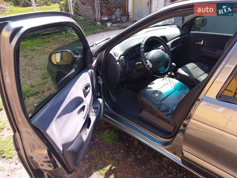 Седан Renault Megane 2003 в Шостке