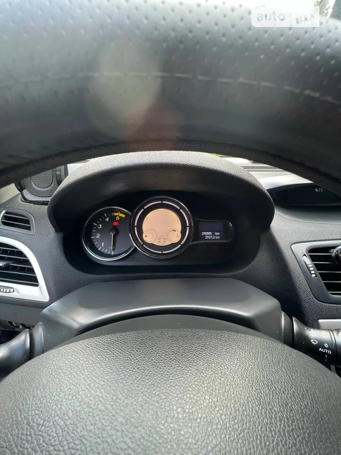 2010 Renault Megane - мініатюра 17