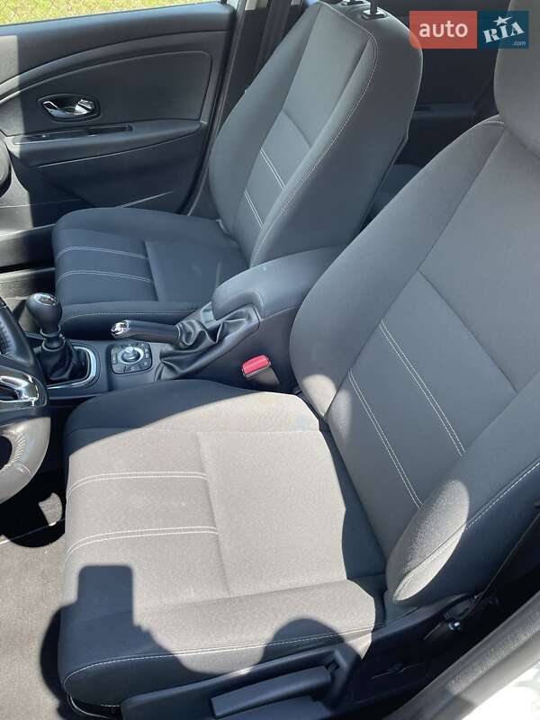 Хетчбек Renault Megane 2015 в Кіцмані