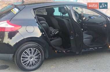 Хэтчбек Renault Megane 2011 в 