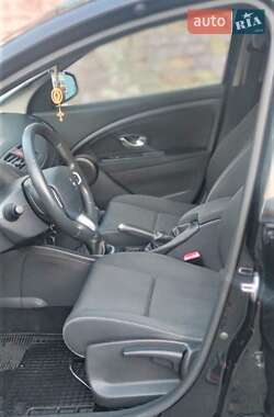 Хэтчбек Renault Megane 2011 в 