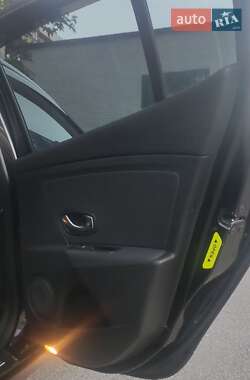 Хэтчбек Renault Megane 2011 в 