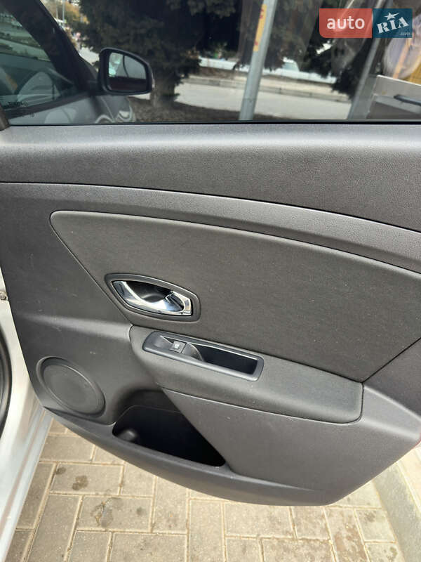 Универсал Renault Megane 2014 в Николаеве фото 73 Универсал Renault Megane 2014 в Николаеве