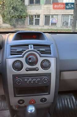 Хэтчбек Renault Megane 2003 в 