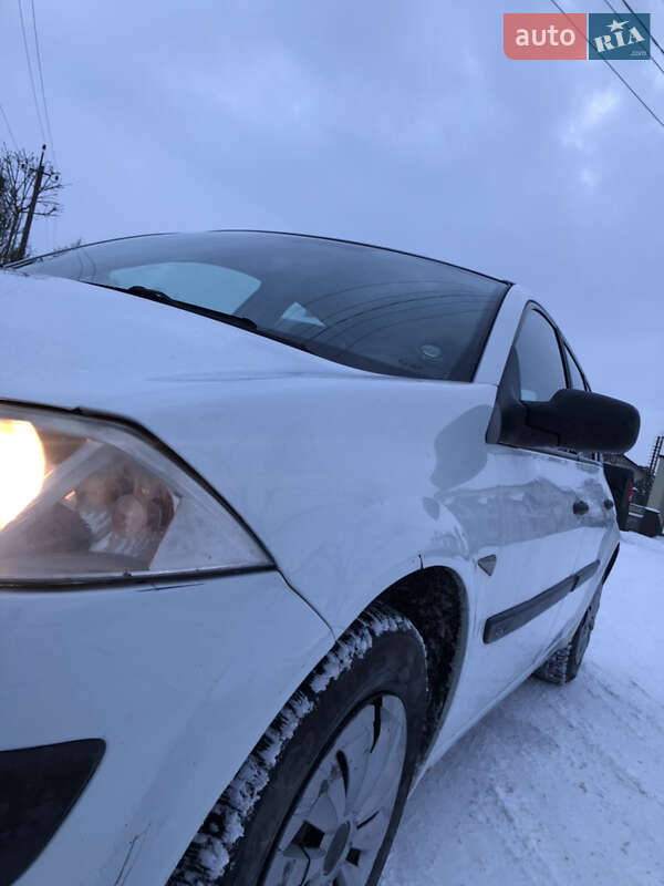 Хэтчбек Renault Megane 2003 в Золочеве
