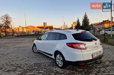 Хэтчбек Renault Megane 2012 в 