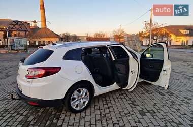 Хэтчбек Renault Megane 2012 в 