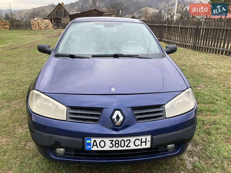 Хэтчбек Renault Megane 2004 в Рахове