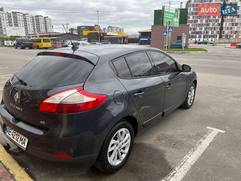 Хэтчбек Renault Megane 2013 в Вишневом