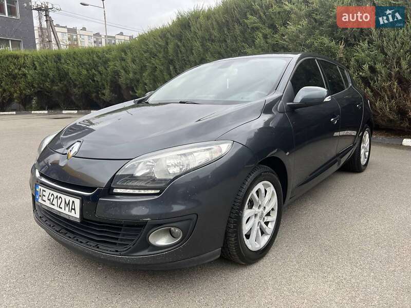 Хэтчбек Renault Megane 2013 в Вишневом