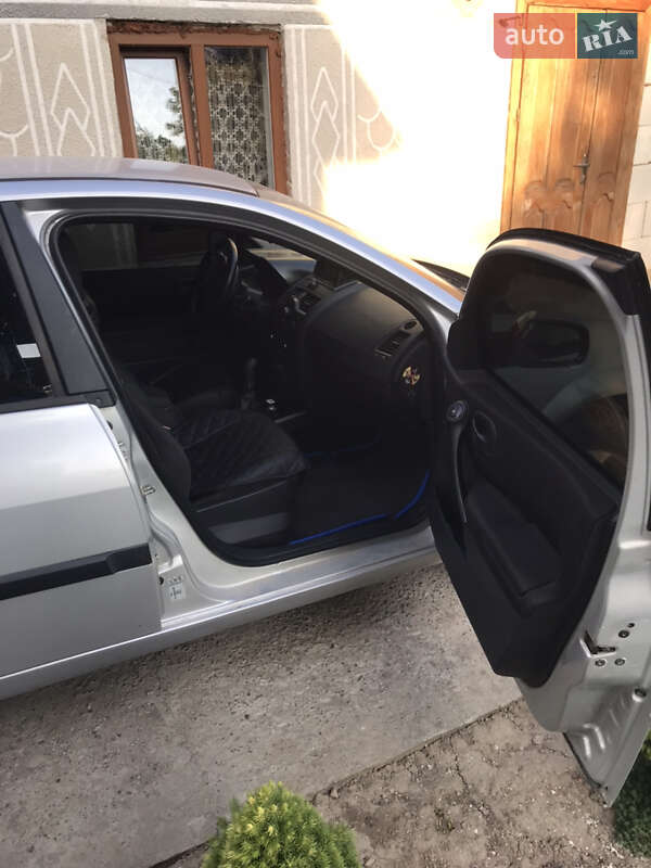 Седан Renault Megane 2005 в Рогатине