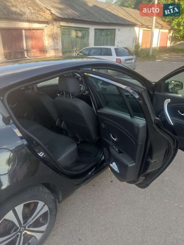 Хэтчбек Renault Megane 2011 в Городне