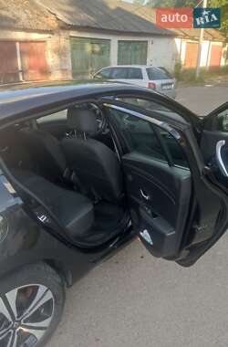 Хэтчбек Renault Megane 2011 в 