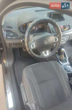 Хэтчбек Renault Megane 2011 в 