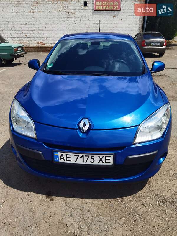 Хэтчбек Renault Megane 2011 в 
