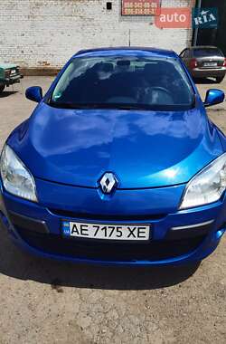 Хэтчбек Renault Megane 2011 в 