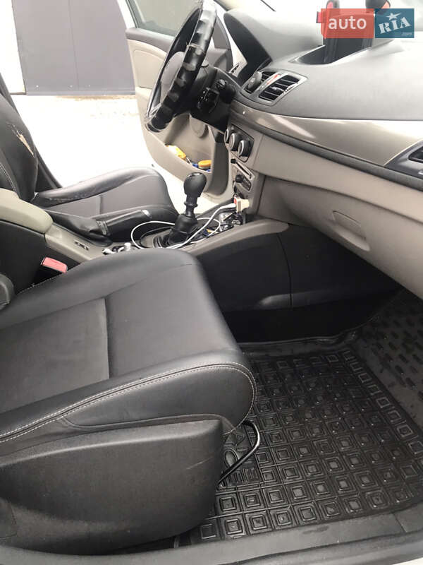 Хетчбек Renault Megane 2011 в Шептицькому фото 10 Хетчбек Renault Megane 2011 в Шептицькому