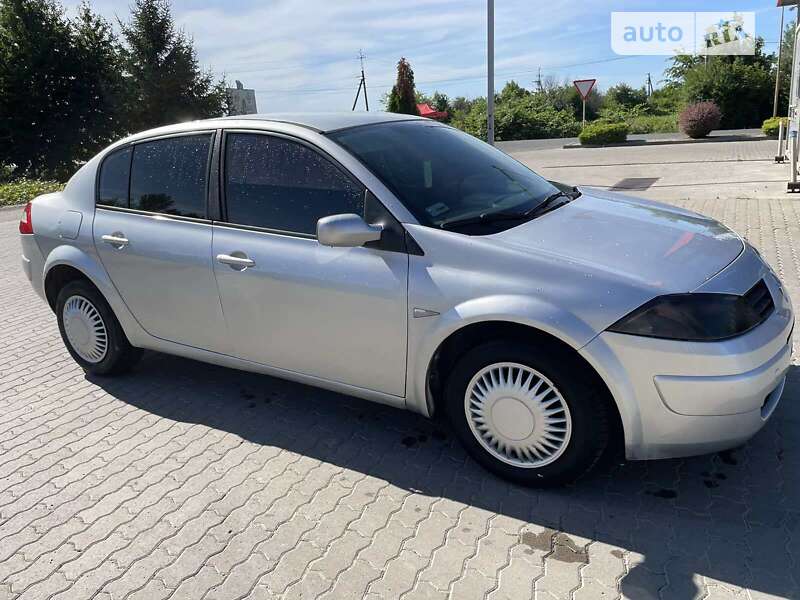 Седан Renault Megane 2005 в Стрию