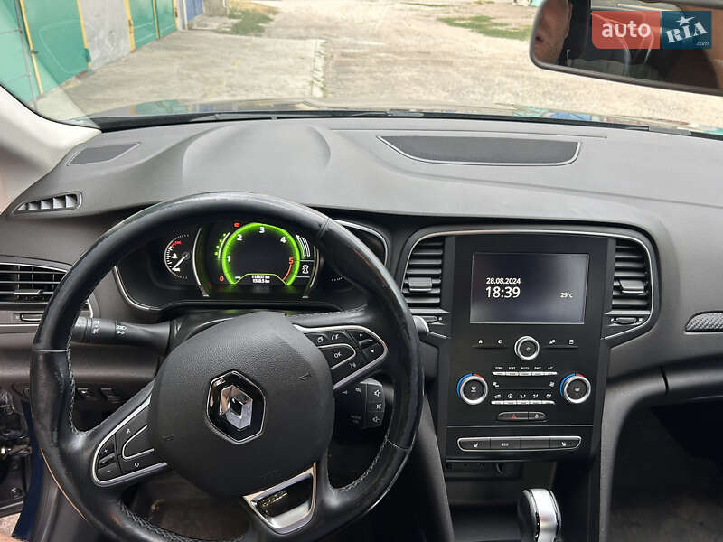 Седан Renault Megane 2017 в Смоліному