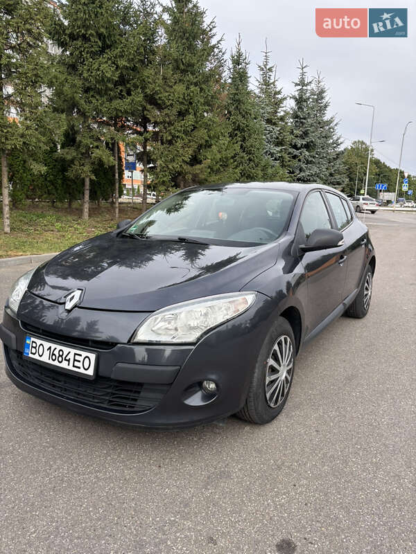 Хэтчбек Renault Megane 2011 в 