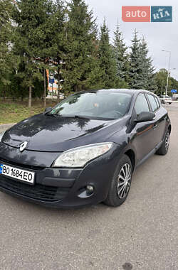 Хэтчбек Renault Megane 2011 в 