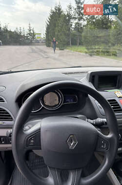 Хэтчбек Renault Megane 2011 в 