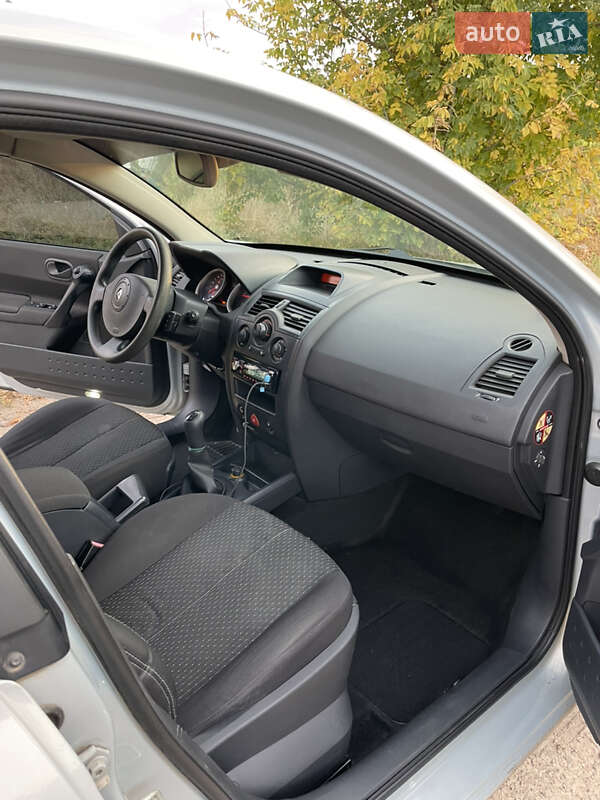 Седан Renault Megane 2004 в Краснограде