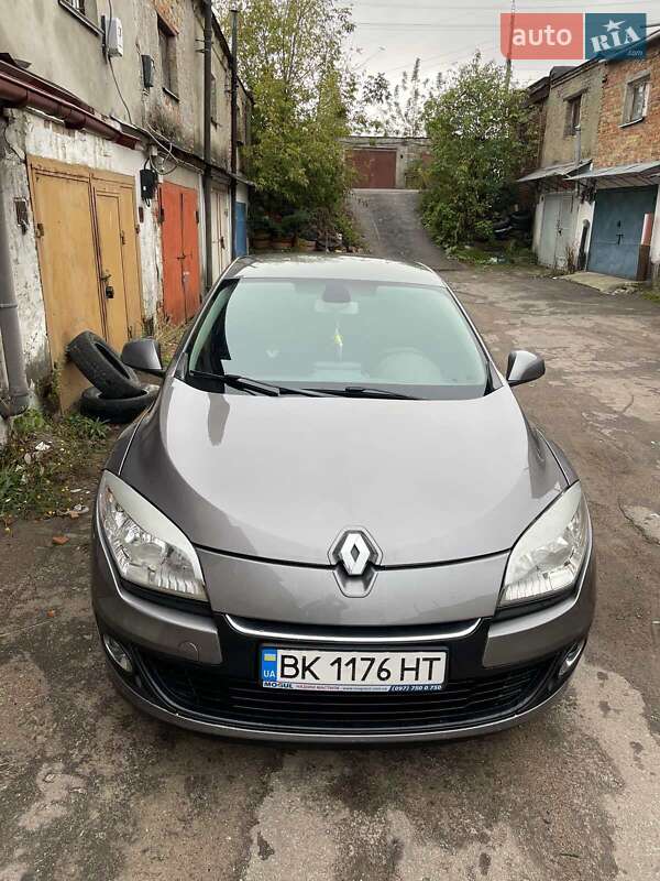 Хетчбек Renault Megane 2012 в 