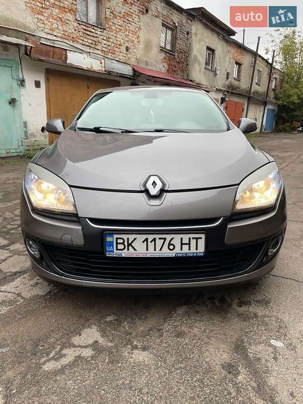 Хэтчбек Renault Megane 2012 в Гоще