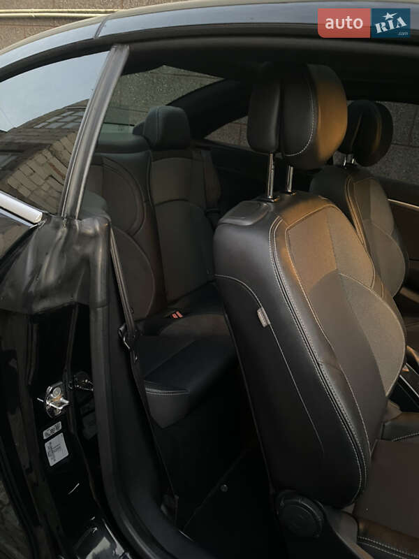 Кабриолет Renault Megane 2011 в Хусте