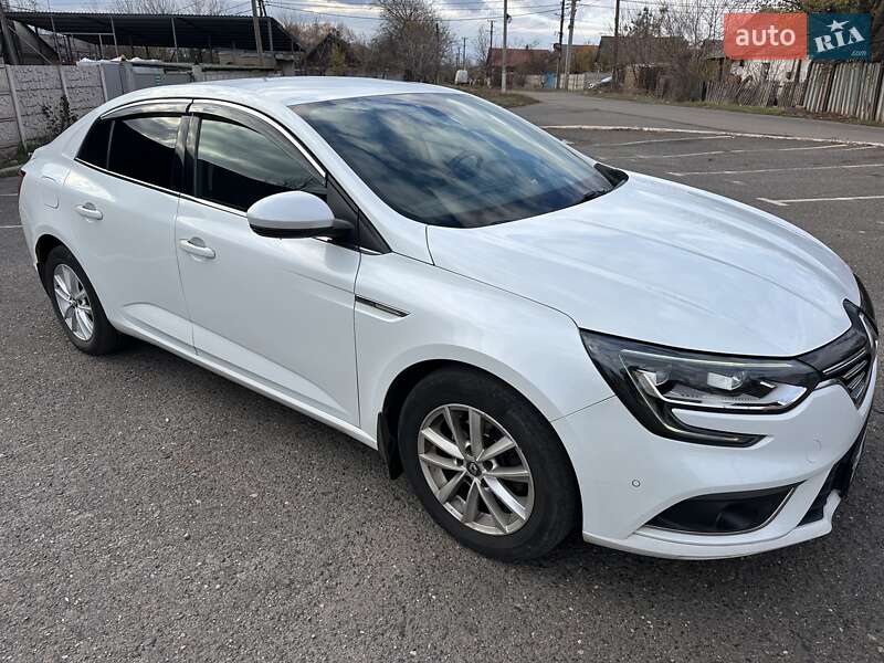 Седан Renault Megane 2017 в 