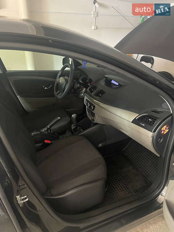 Хэтчбек Renault Megane 2012 в Полтаве фото 6 Хэтчбек Renault Megane 2012 в Полтаве