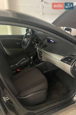 Хэтчбек Renault Megane 2012 в 