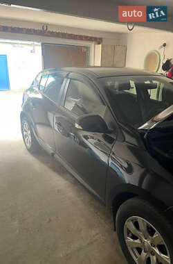 Хэтчбек Renault Megane 2012 в 