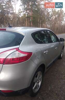 Хэтчбек Renault Megane 2011 в Бабинцам