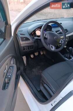 Хэтчбек Renault Megane 2011 в 