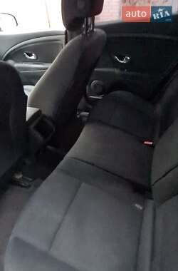 Хэтчбек Renault Megane 2012 в 